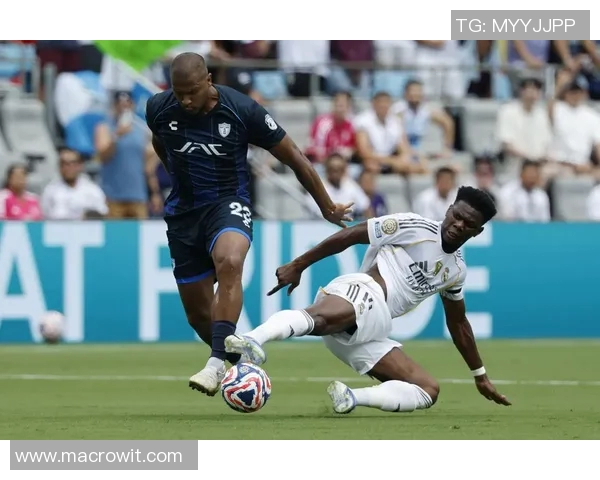 亚特兰大与帕丘卡的精彩对决揭示足球战术与团队合作的魅力