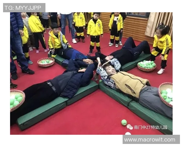 幼儿园小朋友健身乐趣无限哑铃操视频带你一起动起来